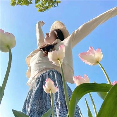 使用下方 20 个影片名，按顺序一一对应，不要改动片名文字，只根据片名和括号内类型提示来虚构全新的故事内容： 杂技工 曾经安静的男人 雪白血红 玻璃瓶中的时光 五旬节 谈判专家 赤脚的基奉儿 鹦鹉螺号 粉笔地牢 僵尸参将 红楼梦第二部：黛玉葬花 元气少女缘结神第二季 闪电地狱马龙 七天2007 圣朱迪 宅配男逃亡曲 洛城少女曾经二十五岁 夏尔之存亡 生生舞不息 谈情不说爱